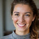 Ritratto di Anna Verdi, donna sorridente con aspetto sano